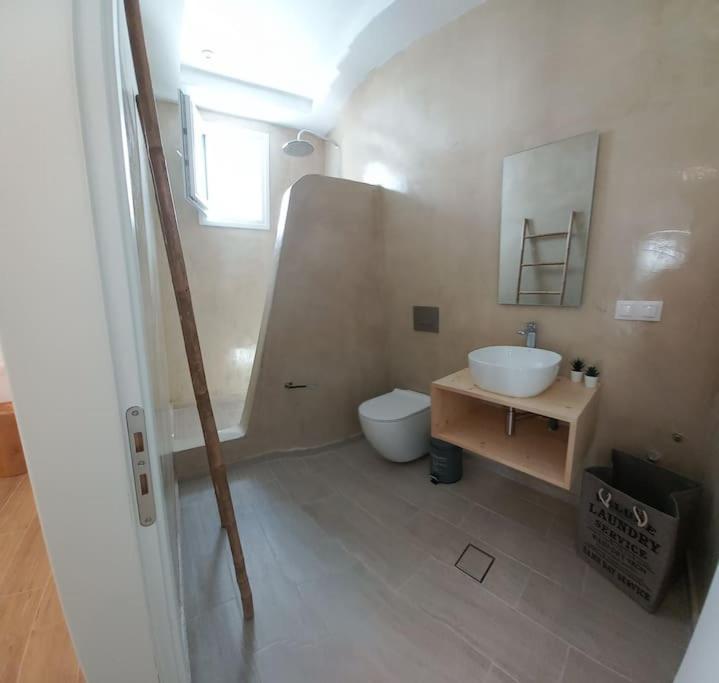Deja Vu Ευχάριστο Σπίτι Στο Κέντρο Του Νησιού Ίου Apartment Chora  Exterior photo