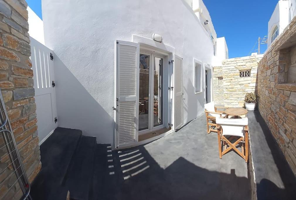 Deja Vu Ευχάριστο Σπίτι Στο Κέντρο Του Νησιού Ίου Apartment Chora  Exterior photo